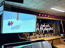 お遊戯会での歌の発表