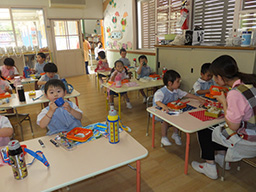 お弁当の時間が楽しみなのが伝わってきますね