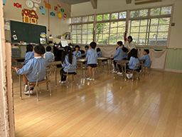 元気なあいさつが聞こえてきて、気持ちのいい朝です